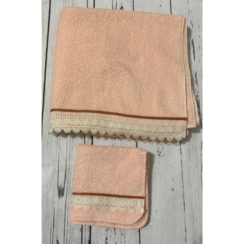Vtg. Dundee Peach Bath Towel Set 1 Bath 1 Wash Cloth w/Lace Edging
